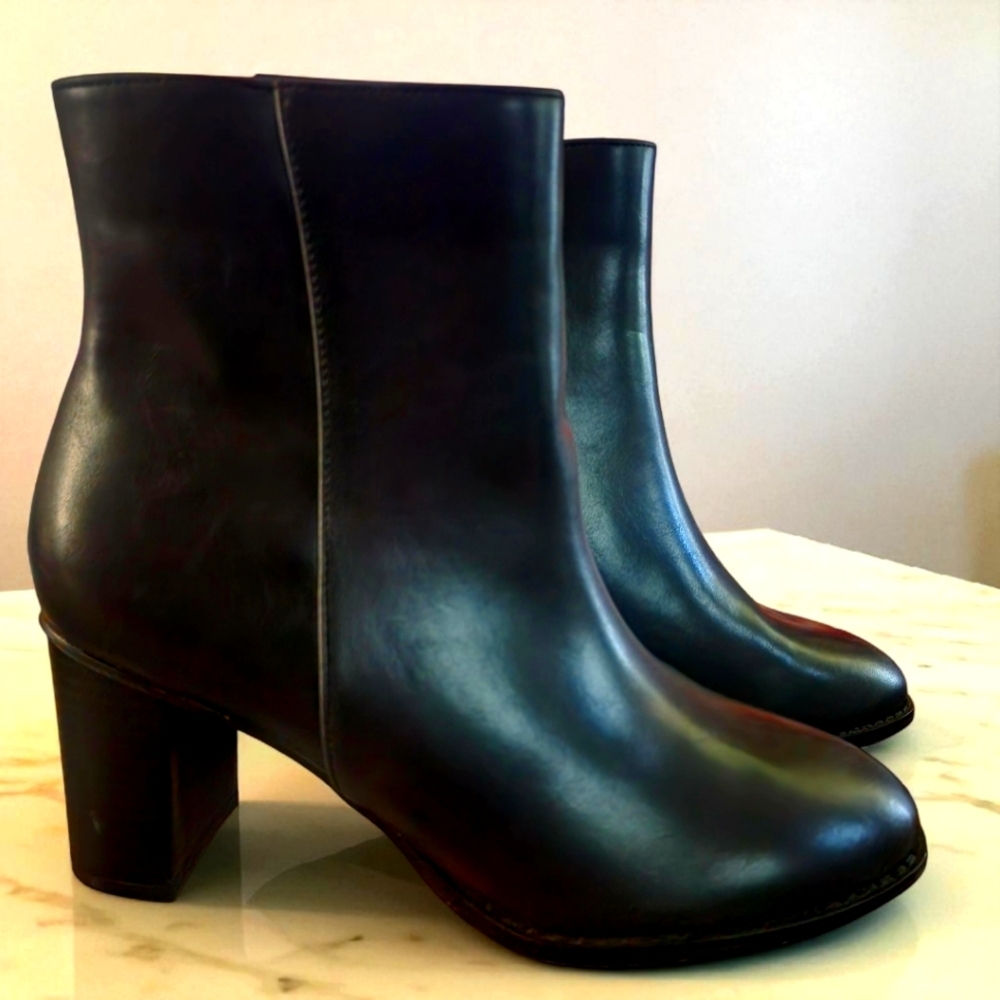 NY&C Jadyn Side Zip Ankle Bootie